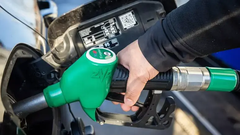 <p>Benzina, Calabria ancora tra le regioni in Italia con il <span style=\"color:hsl(0, 75%, 60%);\">prezzo più alto</span>: «È allarme anche per il costo dei generi alimentari»</p>