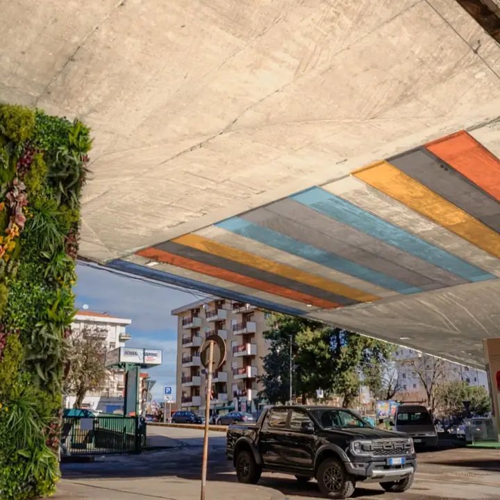 Cosenza, la sopraelevata si colora di arcobaleno: presentato un progetto tutto rainbow | FOTO –\u00A0VIDEO\n