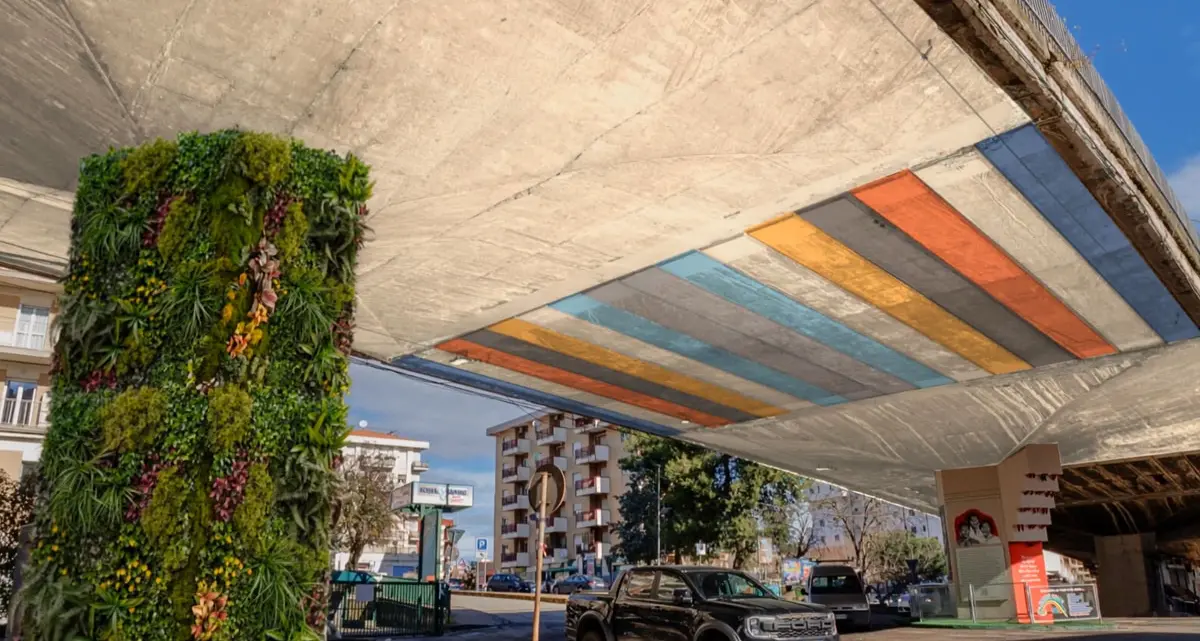 Cosenza, la sopraelevata si colora di arcobaleno: presentato un progetto tutto rainbow | FOTO –\u00A0VIDEO\n
