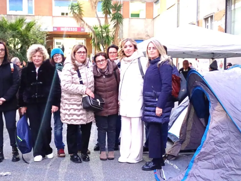 In difesa della sanità pubblica, Polistena prepara una fiaccolata: «Senza medici cubani i nostri ospedali chiudono»