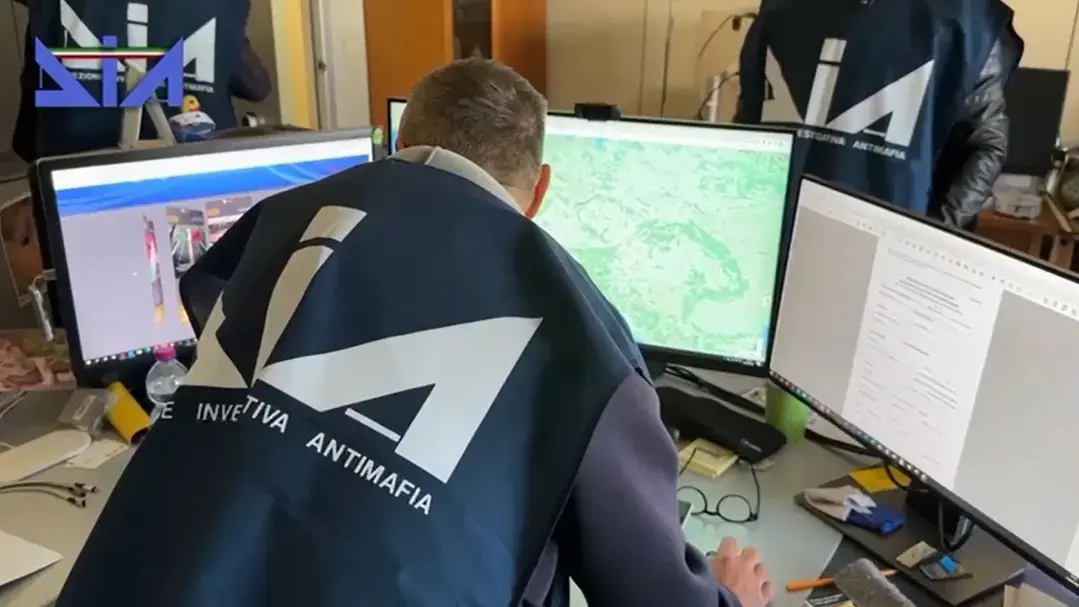 <p><span style=\"color:hsl(0, 75%, 60%);\">Piccoli ‘ndranghetisti crescono</span>: in Calabria aumenta l’incidenza dei minori indagati per mafia, sono lo 0,07 per mille</p>