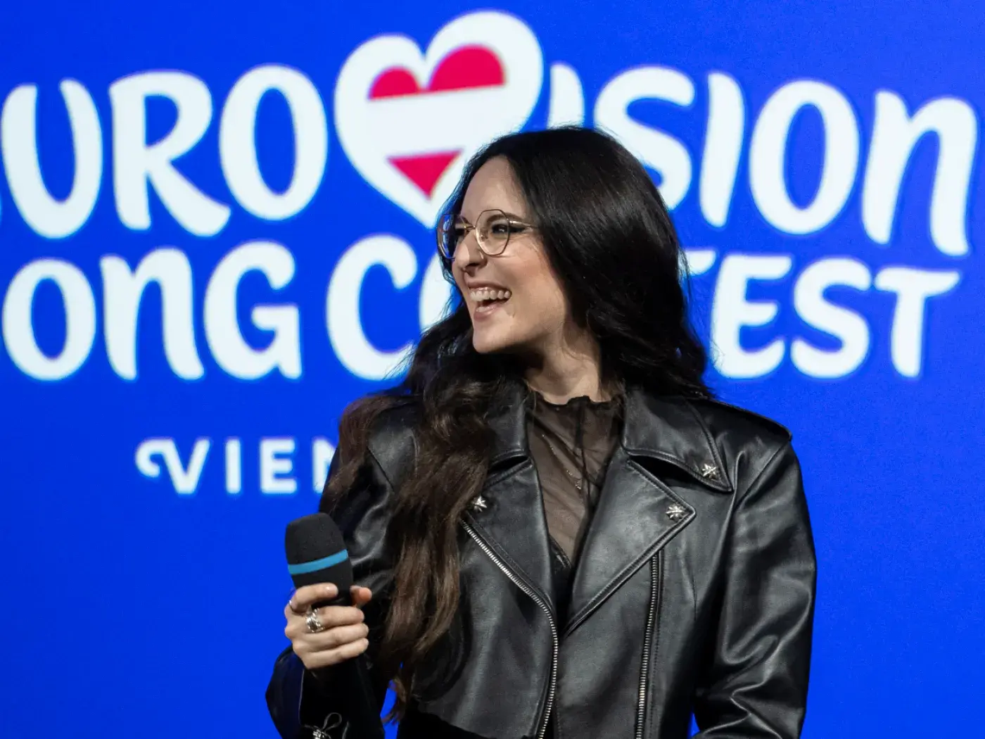 Eurovision 2026, la Svizzera sceglie la “calabrese” Veronica Fusaro: radici ad Acri per la cantautrice