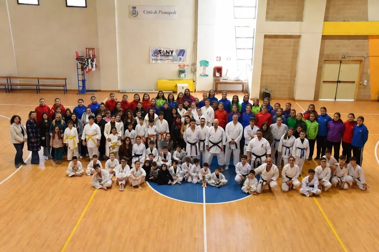 Il Karate si unisce per le donne: successo a Pianopoli per \"La Via della Forza\"