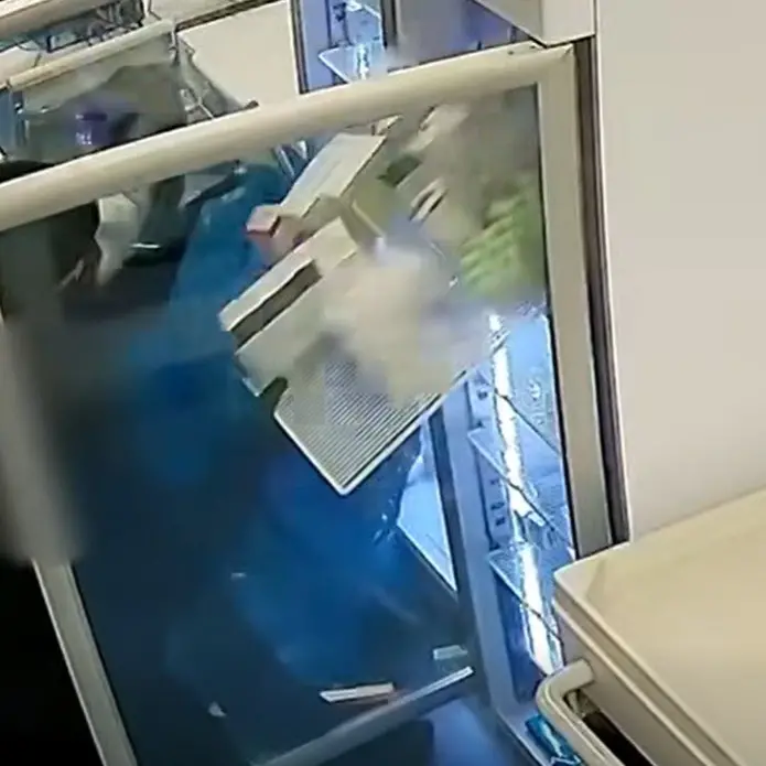 <p>Furti in trasferta da Napoli a Melito Porto Salvo, tre colpi in sequenza nel 2024: «Centinaia di persone senza farmaci salvavita»</p>