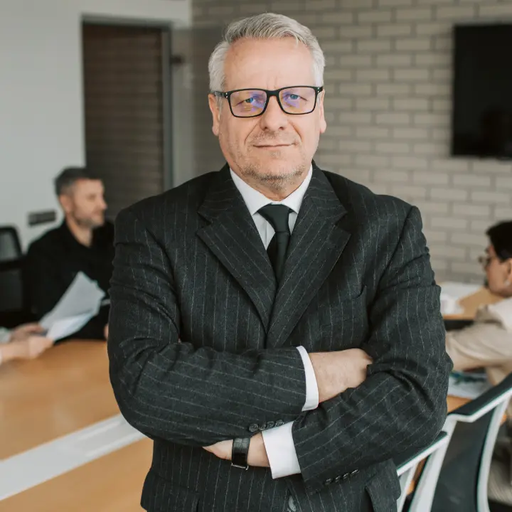 Imprenditori sempre più anziani in Italia: 1 su 5 supera i 65 anni. La Calabria tra le regioni più giovani\n