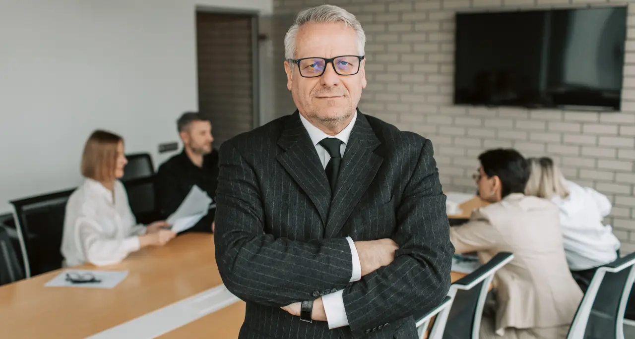 Imprenditori sempre più anziani in Italia: 1 su 5 supera i 65 anni. La Calabria tra le regioni più giovani\n