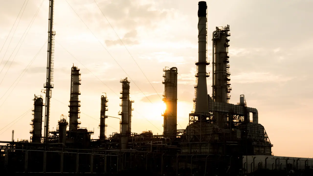 Guerra in Medio Oriente e Hormuz bloccato: petrolio oltre 100 dollari, l’Agenzia internazionale per l’energia\u00A0parla di shock storico\n