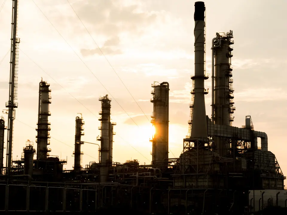 Guerra in Medio Oriente e Hormuz bloccato: petrolio oltre 100 dollari, l’Agenzia internazionale per l’energia parla di shock storico