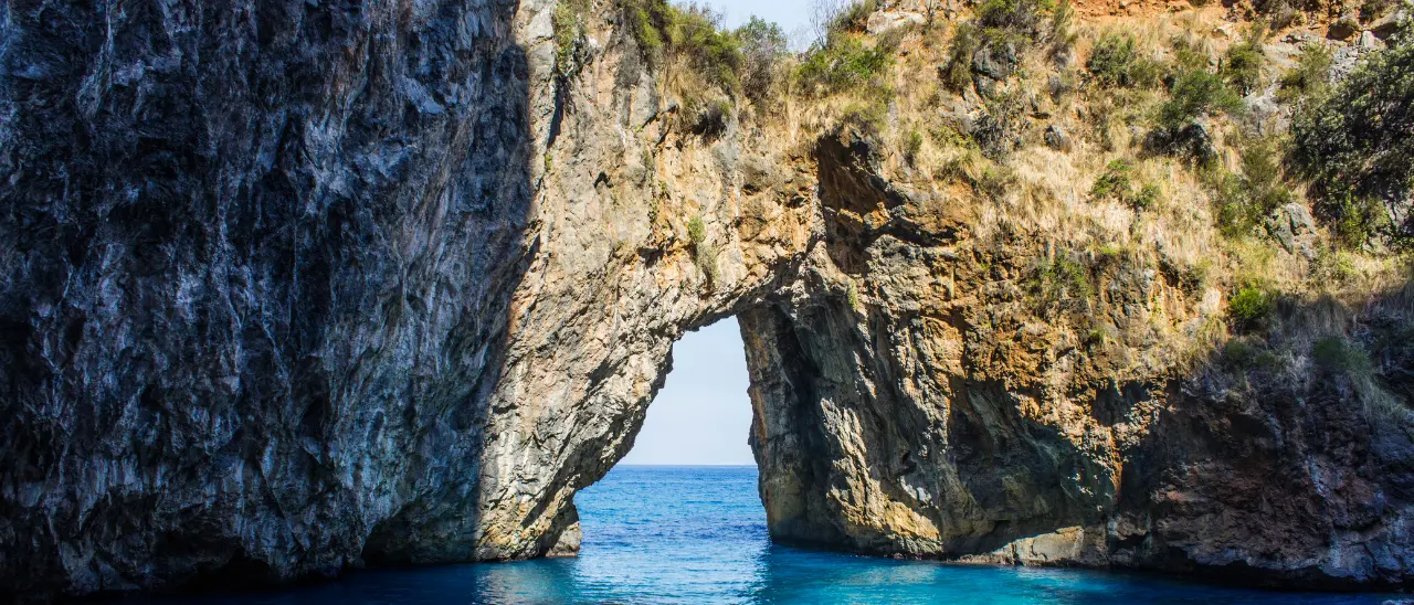 San Nicola Arcella in gara per “Il Borgo dei borghi”: storia e bellezze della perla della Riviera dei Cedri\n