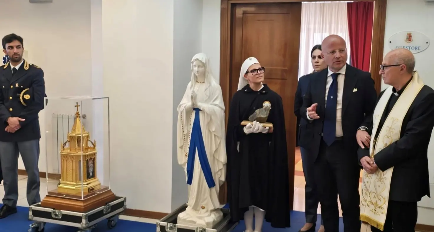 Rese Lourdes\u00A0uno dei più grandi luoghi di pellegrinaggio del mondo, le reliquie di Santa Bernadette in Calabria\n