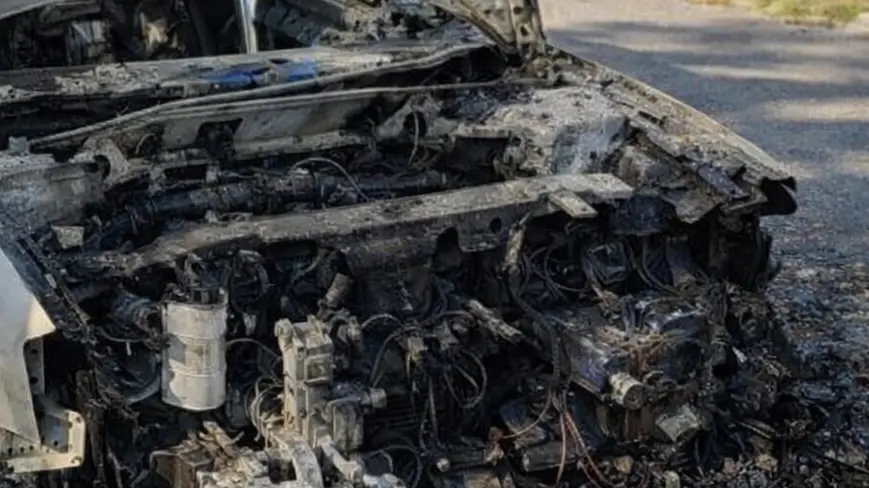 Pietrapaola, incendio distrugge due auto nella notte: non si esclude la matrice dolosa