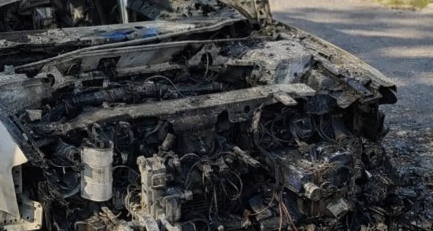 Pietrapaola, incendio distrugge due auto nella notte: non si esclude la matrice dolosa