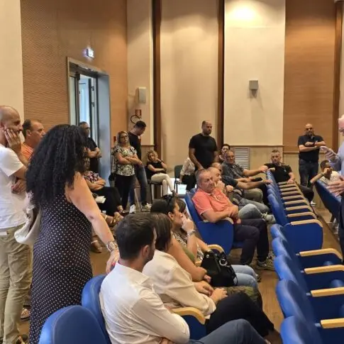 La Provincia di Vibo assume i Tirocinanti d’inclusione sociale: 35 lavoratori tra uscieri, addetti alle pulizie e manovali\n