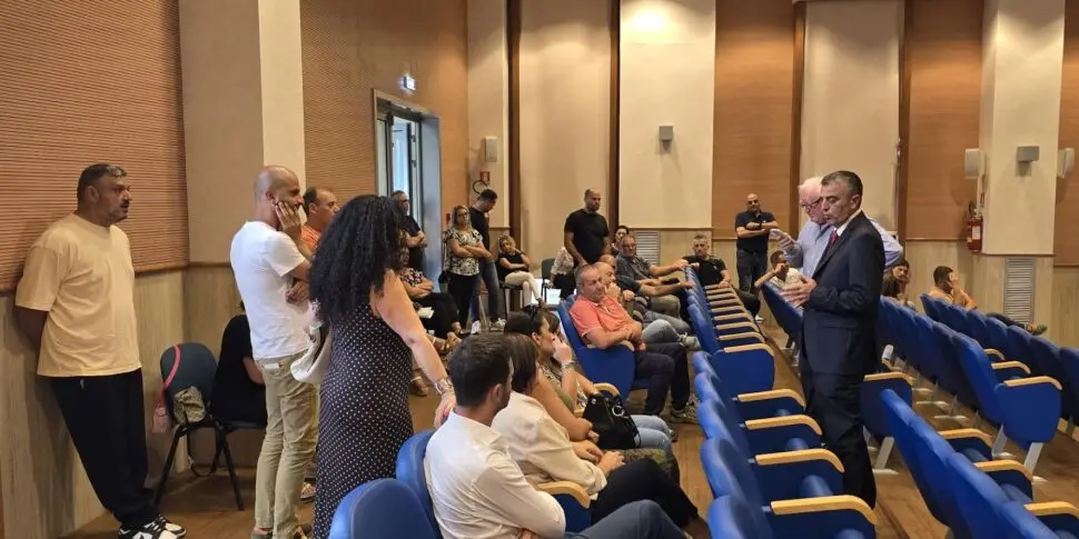 La Provincia di Vibo assume i Tirocinanti d’inclusione sociale: 35 lavoratori tra uscieri, addetti alle pulizie e manovali\n