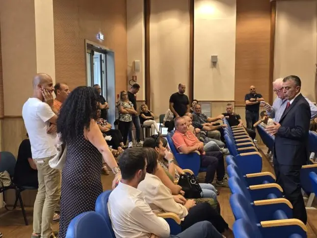 La Provincia di Vibo assume i Tirocinanti d’inclusione sociale: 35 lavoratori tra uscieri, addetti alle pulizie e manovali