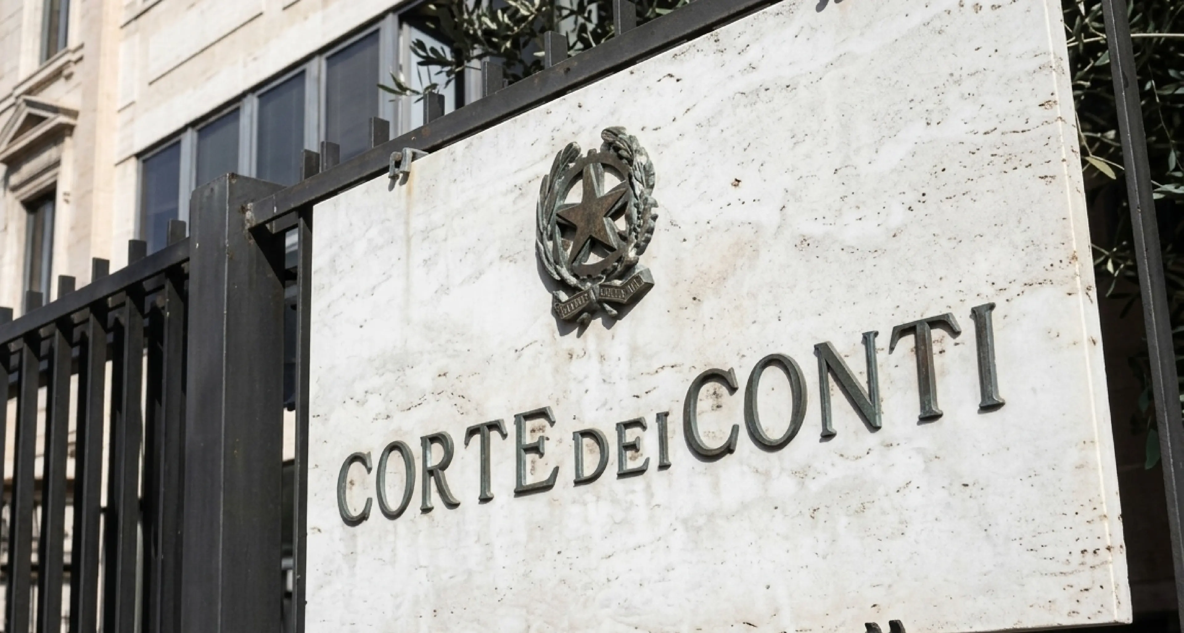 Calabria, il paradosso dei bilanci: quando il dissesto diventa la norma\n