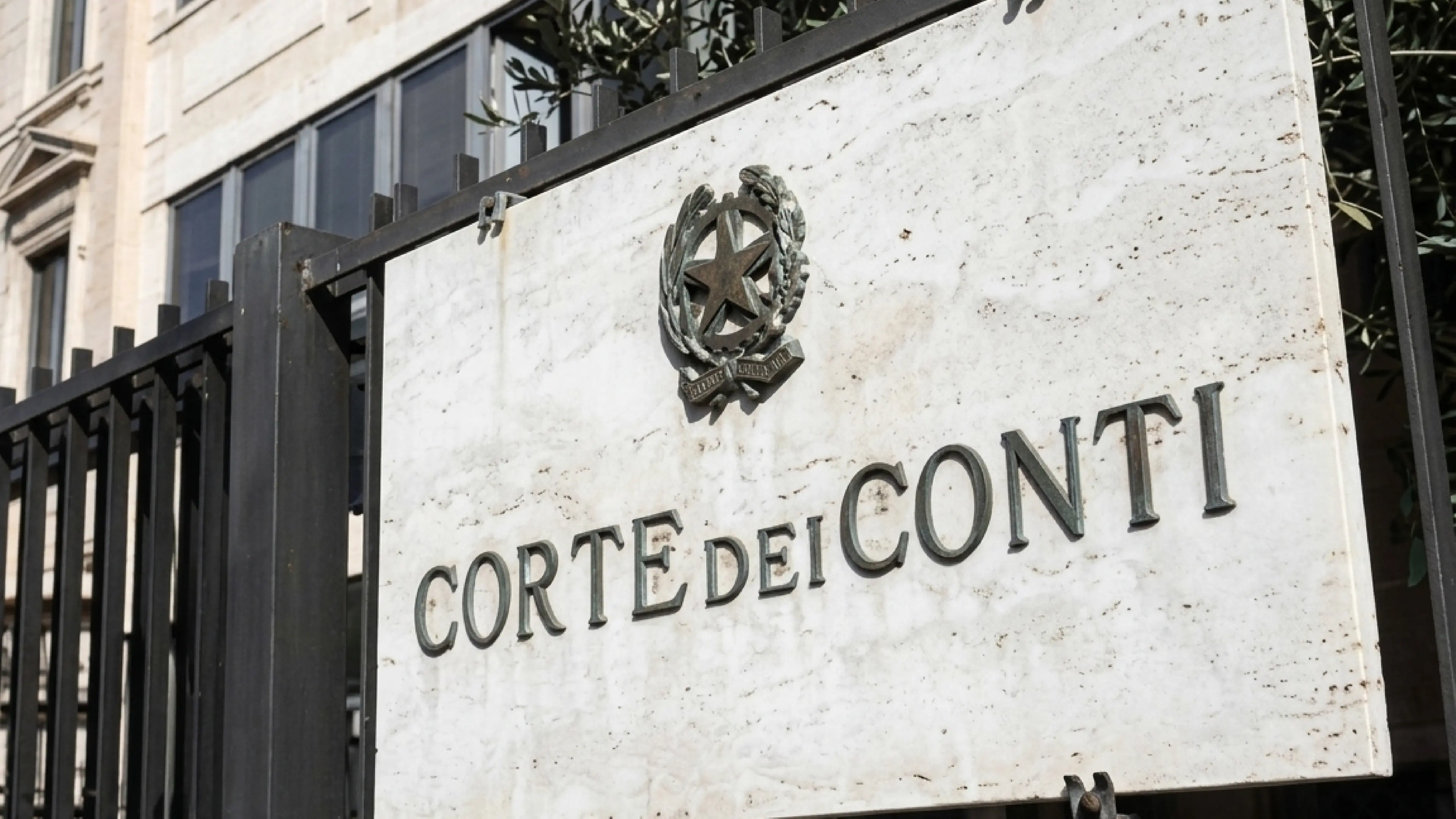 Calabria, il paradosso dei bilanci: quando il dissesto diventa la norma\n