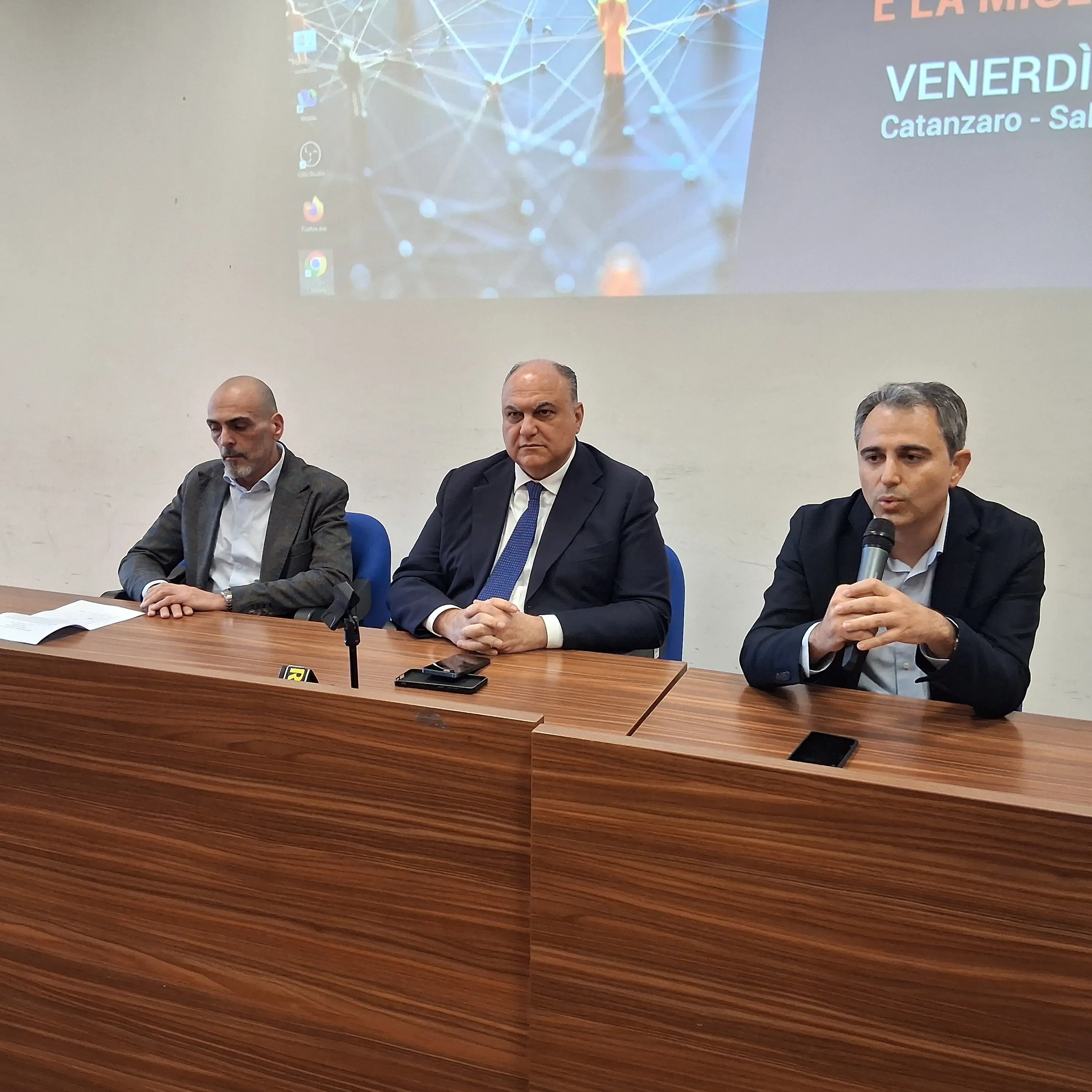 Calabria Consumer Network,\u00A0presentata in Cittadella regionale la rete\u00A0che punta a rafforzare la\u00A0sinergia tra istituzioni e consumatori\n