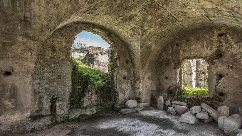 <p>Uno scorcio del Parco archeologico di Mileto</p>\\n