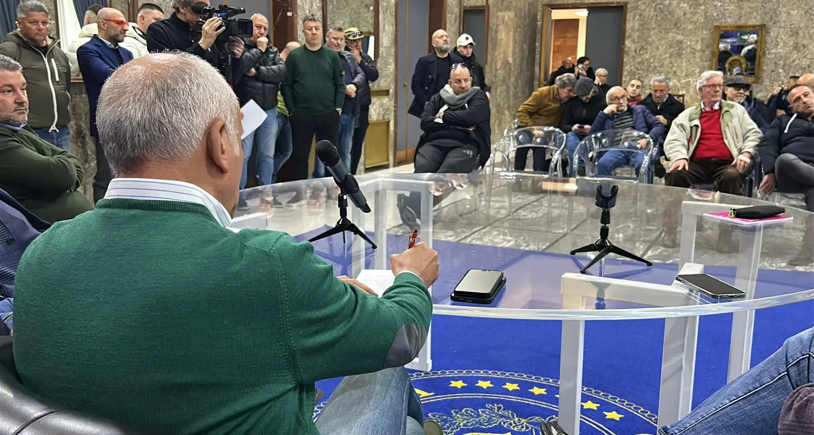 Cosenza, apertura del Comune ai tifosi per la revoca della concessione a Guarascio\n