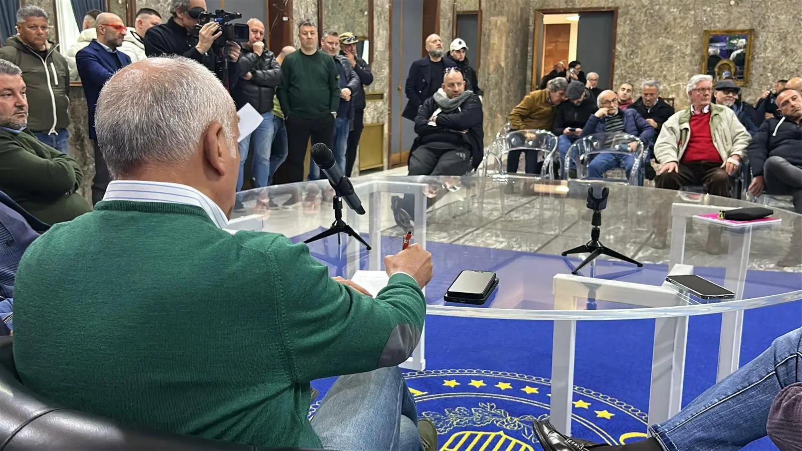 Cosenza, apertura del Comune ai tifosi per la revoca della concessione a Guarascio\n