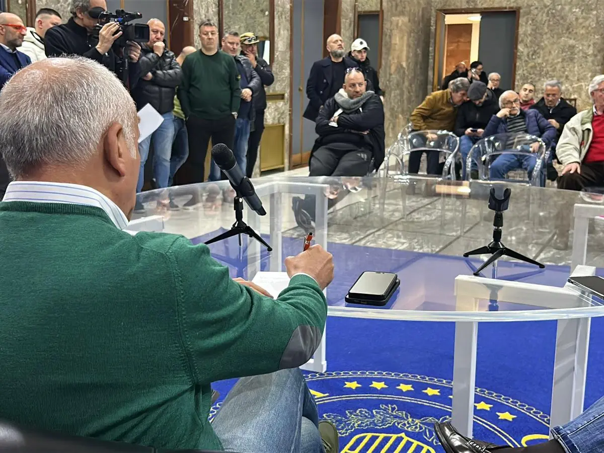 Cosenza, apertura del Comune ai tifosi per la revoca della concessione a Guarascio