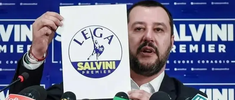 Lega, il simbolo cambia: verso l’addio alla scritta “Salvini premier”. Si apre la riflessione sul dopo-Salvini\n
