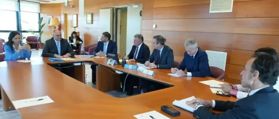 Trasporti in Calabria, la Giunta approva l’aggiornamento del Piano regionale. Si cercano risorse per garantire i voli Crotone-Fiumicino\n