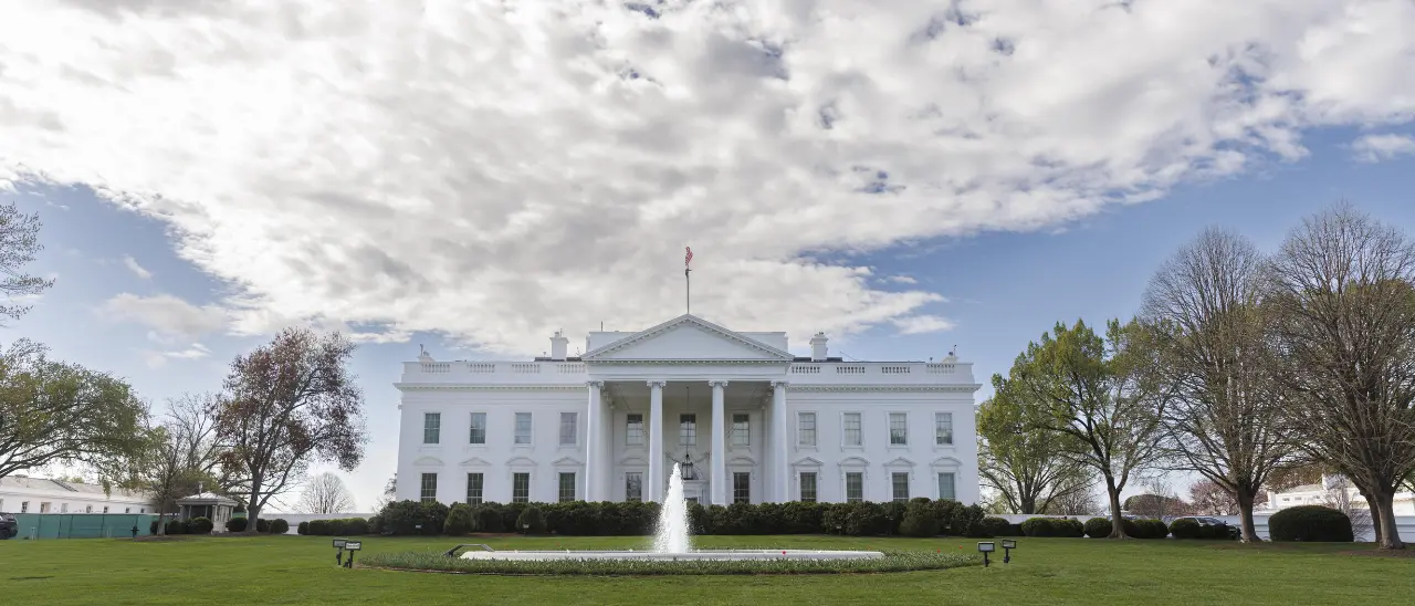 Guerra in Iran, lotta di potere alla Casa Bianca con Trump che oscilla tra «guerra finita» e «ci vorrà tempo»\n