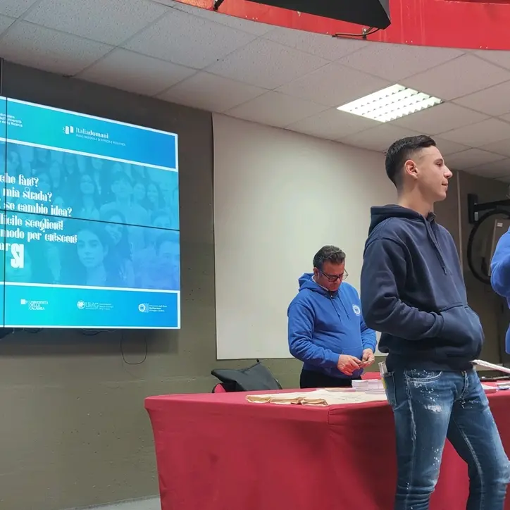 Al polo liceale di Locri un incontro di orientamento e formazione motivazionale per studenti e docenti\n