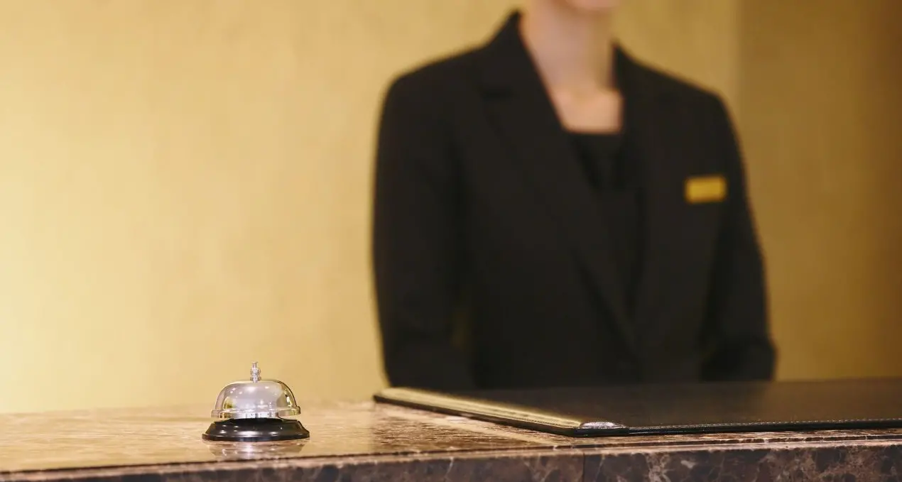 Manager vibonese del turismo scrive a Occhiuto: «Io emigrato per necessità mentre la Calabria è ferma». La replica: «Basta sindrome di Calimero»\n