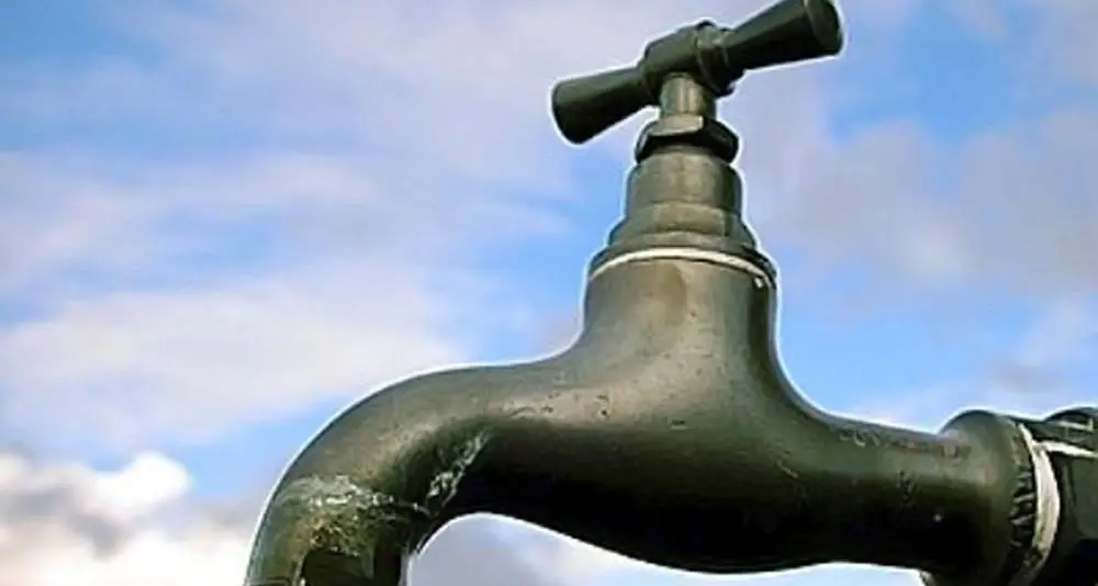 Rende, acqua non conforme: il sindaco vieta l’uso di due fontanini nel centro storico\n