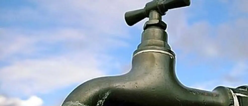 Rende, acqua non conforme: il sindaco vieta l’uso di due fontanini nel centro storico\n