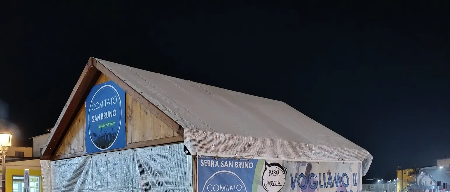 La battaglia a difesa dell’ospedale di Serra San Bruno sale di livello: istituito il presidio civico permanente in piazza\n