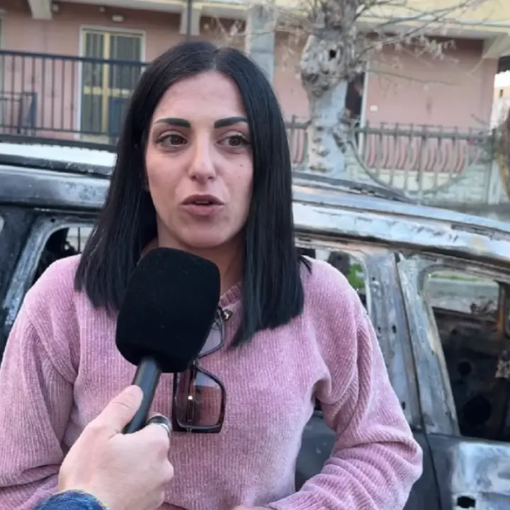 <p>Stalking, <span style=\"color:hsl(0, 75%, 60%);\">minacce di morte </span>e due auto bruciate. Da Pietrapaola il grido di Maria: «La mia vita è a rischio»</p>