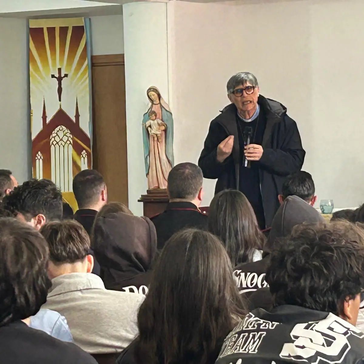 Don Maurizio Patriciello ai giovani di Soveria Mannelli: «Lottate per la vostra libertà e non tacete mai sulla verità»