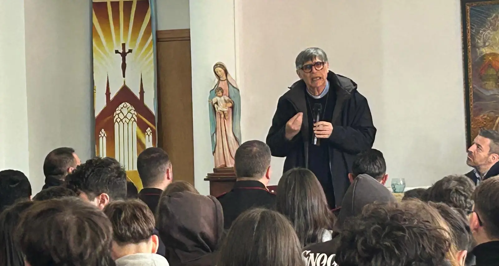 Don Maurizio Patriciello ai giovani di Soveria Mannelli: «Lottate per la vostra libertà e non tacete mai sulla verità»