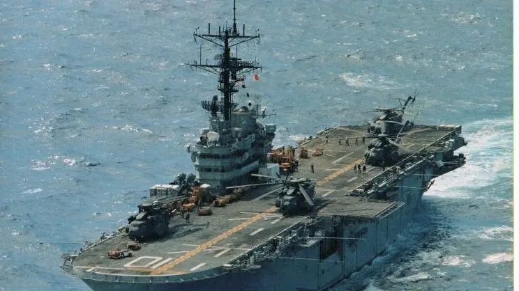 <p>La nave Uss Tripoli (foto da Wikipedia)</p>\\n