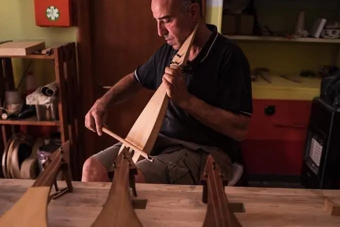 Il liutaio Vincenzo Piazzetta