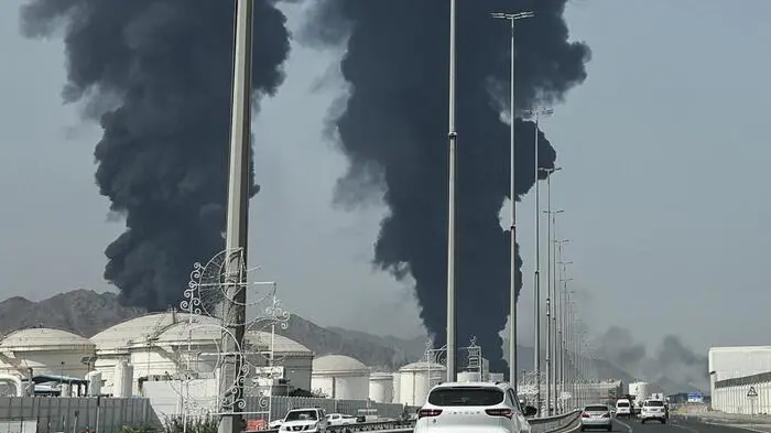 <p>A fuoco un impianto energetico nel Golfo (Foto Ansa)</p>\\n , AFP