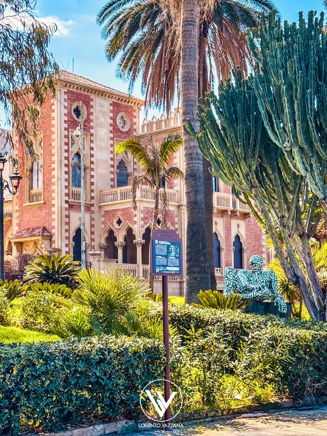 Tra cielo e labirinti: poesia sul lungomare di Reggio Calabria\n