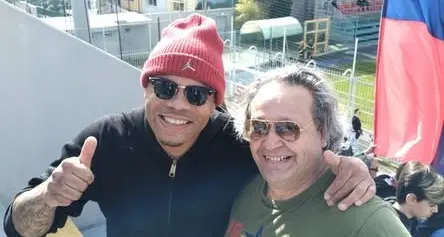 Baclet, cuore rossoblù: in curva con i tifosi del Cosenza durante la sfida di Casarano\n