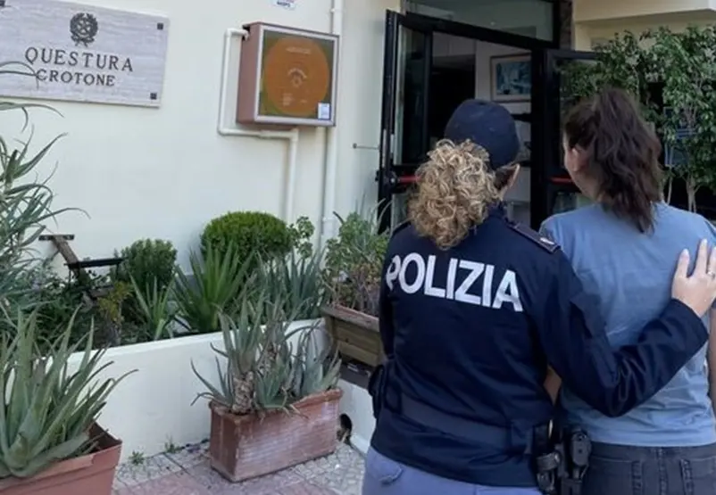 A Crotone “una stanza tutta per sé”: uno spazio dedicato all’ascolto e alla protezione delle vittime di violenza\n