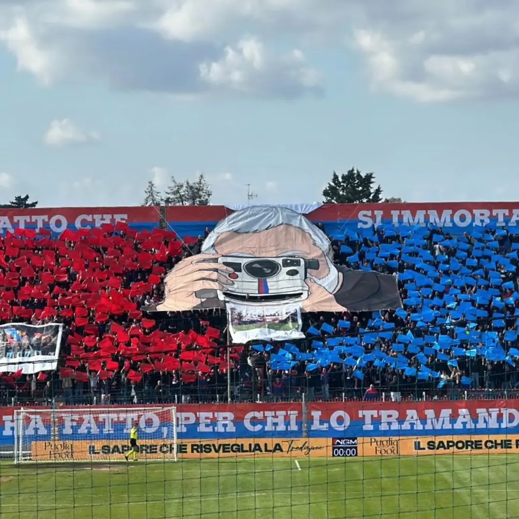 Cosenza e quegli attimi di storia immortalati dalla coreografia dei fan del Casarano\n