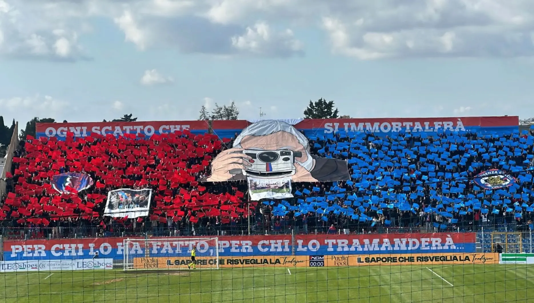 Cosenza e quegli attimi di storia immortalati dalla coreografia dei fan del Casarano\n