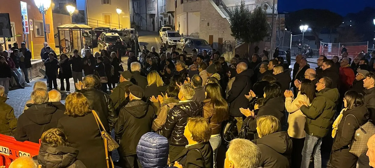 \n\nSimeri Crichi, Zicchinella riparte dalle piazze: «Affetto commovente, pronti per le elezioni\u00A02027»\n