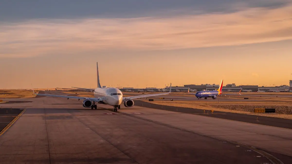 <p>Tornare in Calabria per Pasqua resta un lusso: <span style=\"color:hsl(0, 75%, 60%);\">oltre 300 euro per un volo</span> fino a Reggio o Crotone</p>