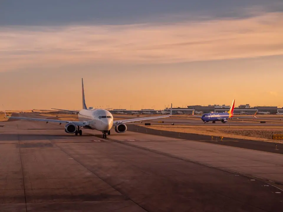 Tornare in Calabria per Pasqua resta un lusso: oltre 300 euro per un volo fino a Reggio o Crotone
