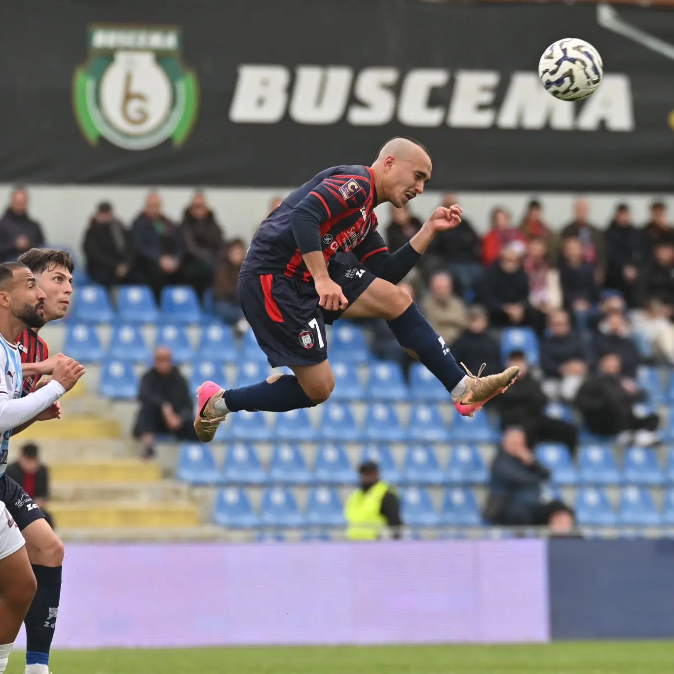 La Salernitana festeggia il terzo posto a Crotone,\u00A0decisivo Achik. I rossoblù\u00A0sprecano e cadono\u00A0allo Scida: 0-1\n