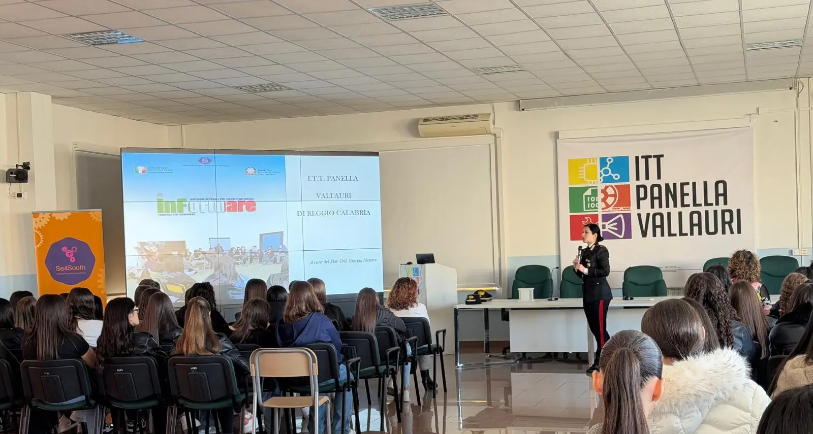 Reggio, all’istituto “Panella–Vallauri” l’incontro dei Carabinieri con gli studenti nell’ambito del progetto “Informare”\n
